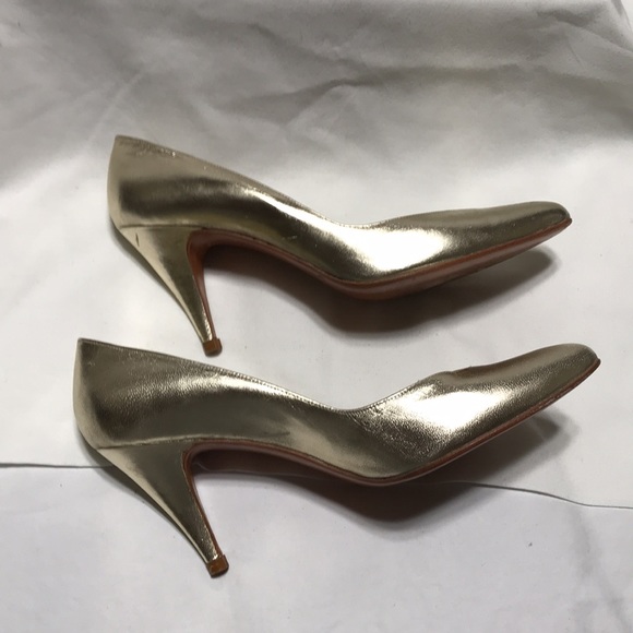 Stuart Weitzman leather gold heels. EUC - Picture 5 of 5